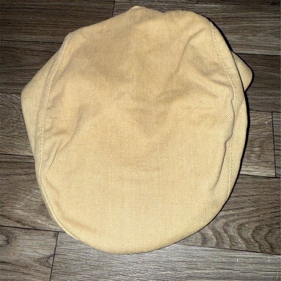 Greg Norman Men's Newsboy Cap Beige Small Casual Hat‎ golf timeless shark logo - Picture 1 of 3